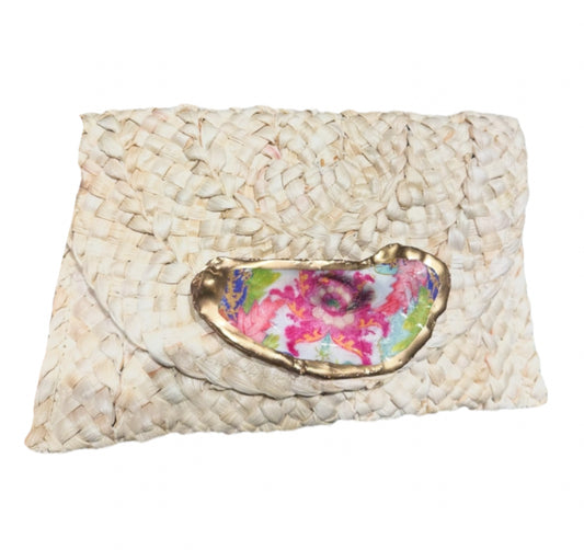 Straw Oyster Purse
